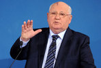 Горбачёв считает, что Путин должен уйти в отставку, а ЦИК - зарегистрировать Явлинского
